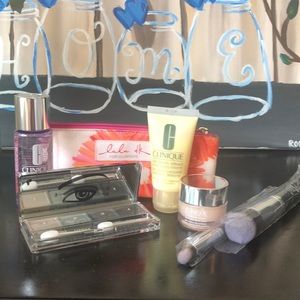 Clinique bundle with makeup brushes